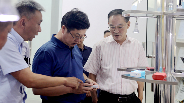 市委常委、副市長徐懷好走訪炬神電子 ：全力、熱情、周到提供服務