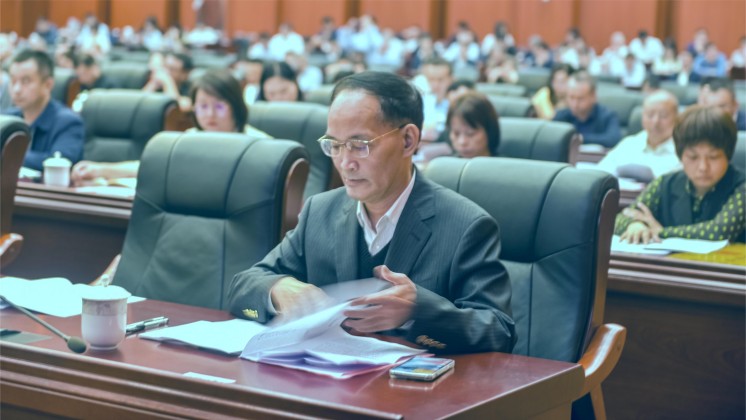 湖南炬神電子榮獲“新郴州貢獻(xiàn)獎”，董事長楊譓鵬作代表發(fā)言